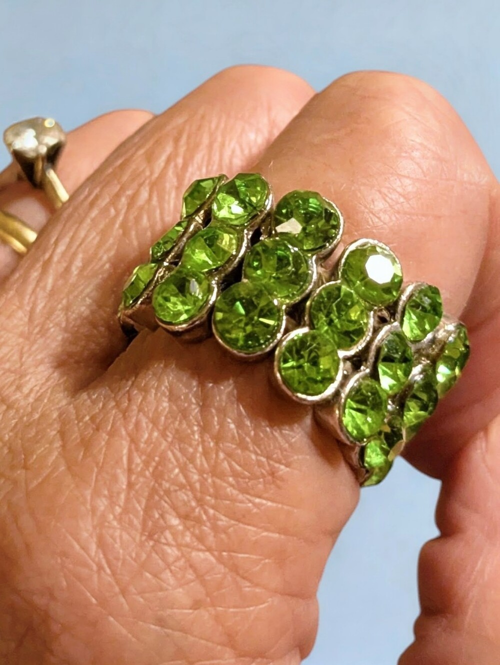 Vintage 80s 90s Triple Row Emerald Green Rhinestone Crystal Stretch Ring - Picture 3 of 14